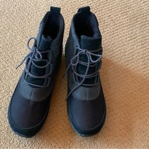 NEW……Aetrex Winter Ankle Boots in black